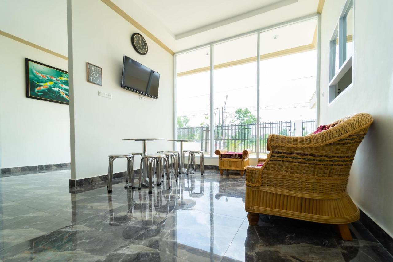 Reddoorz Near Griya Agung Palembang Hotell Talang Kelapa Eksteriør bilde