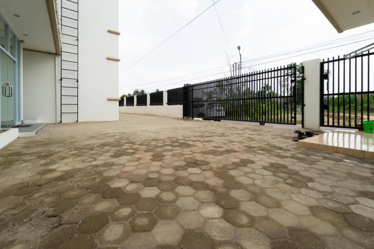 Reddoorz Near Griya Agung Palembang Hotell Talang Kelapa Eksteriør bilde