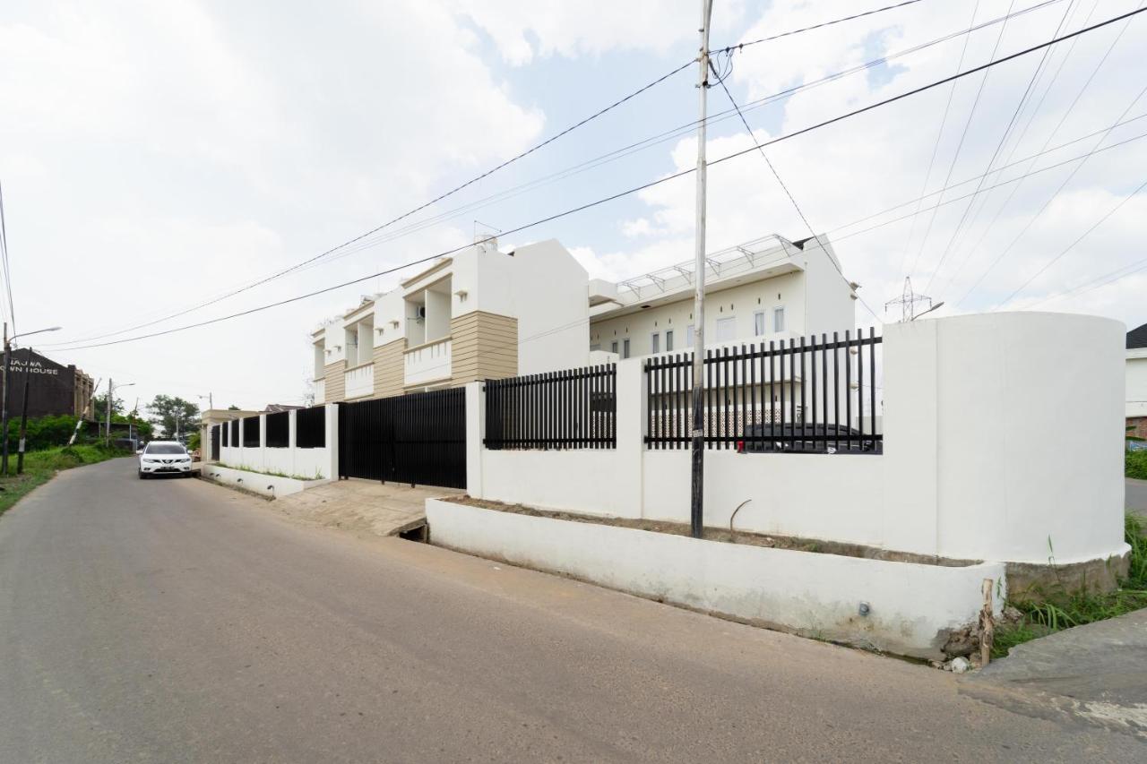Reddoorz Near Griya Agung Palembang Hotell Talang Kelapa Eksteriør bilde